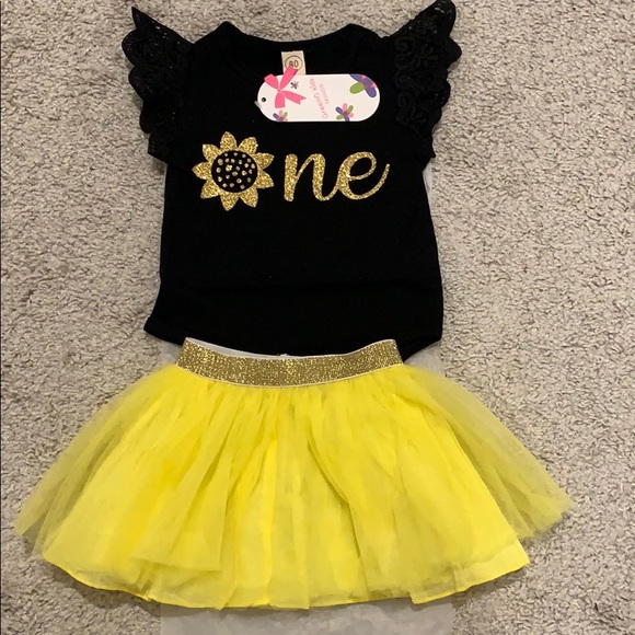 Baby Girl’s One Year Birthday Outfit - Picture 4 of 11